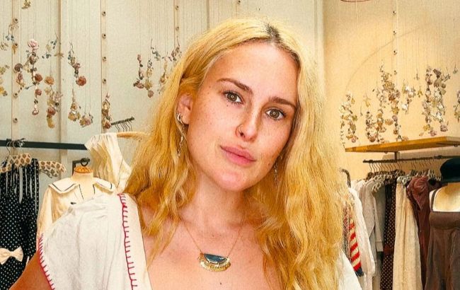 "Нет ничего странного": 36-летняя дочь Деми Мур до сих пор принимает ванну со своими сестрами