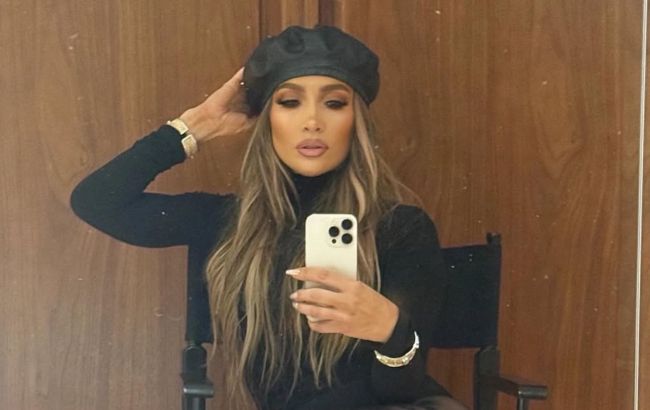 Дженнифер Лопес показала идеальные колготки на осень: с чем носить