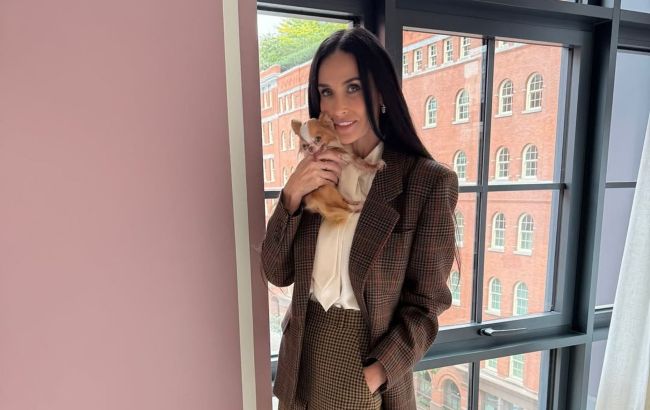 Як носити одяг в клітинку восени: модний приклад від Демі Мур (фото)