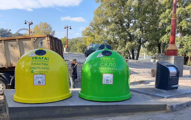 Контейнери семи кольорів: в Україні змінять методику роздільного збирання побутових відходів