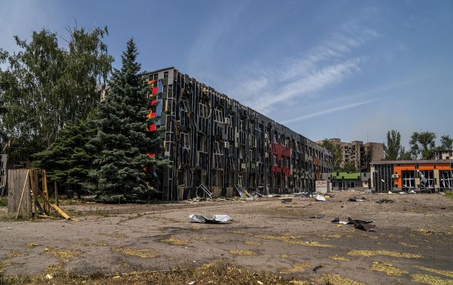 "Згарище й порожні вулиці": як виглядає зруйнований Торецьк після вторгнення Росії (фото)