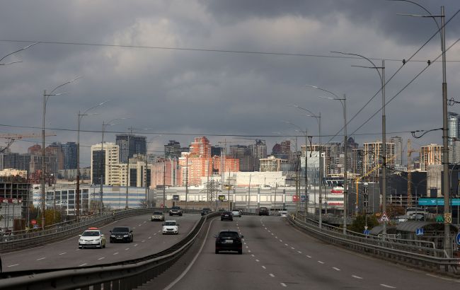 Грози та шквальний вітер: в Україні оголосили штормове попередження