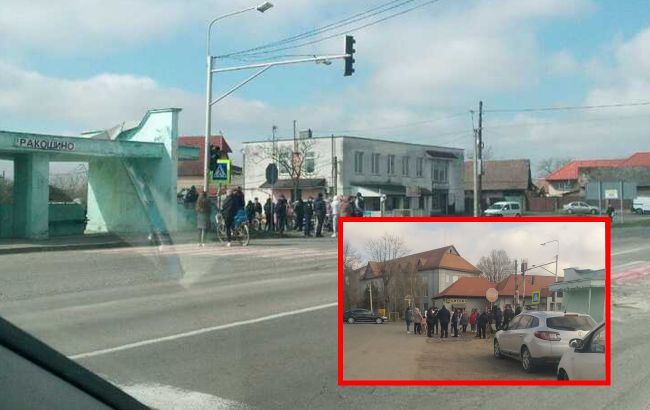 На Закарпатті люди перекрили дороги на тлі масової мобілізації: що відомо