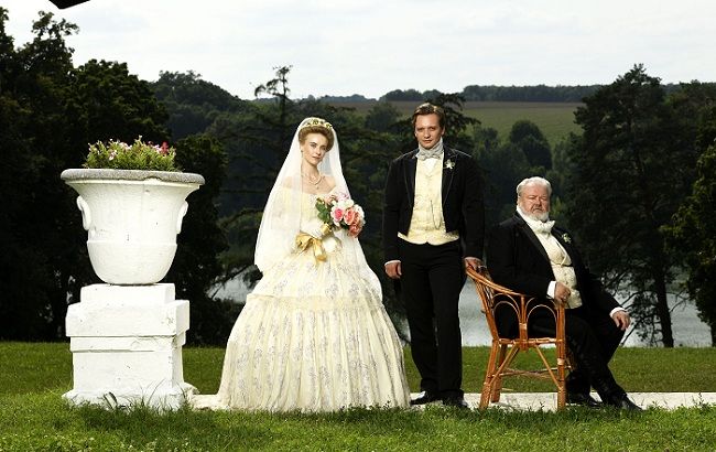 Роскошные наряды и невероятная любовь: вышел трейлер костюмированной драмы "Крепостная"