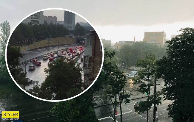 В Киеве жуткий ливень затопил метро: станции закрыты