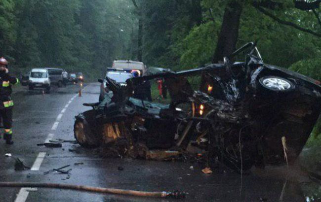 Во Львовской обл. в результате аварии на дороге погибли 2 человека