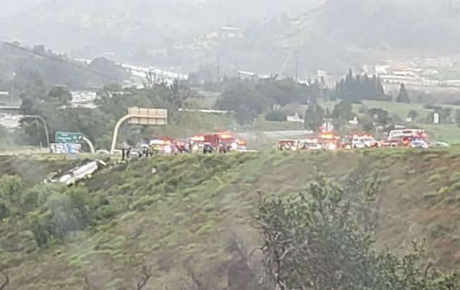 У Каліфорнії перекинувся автобус, є жертви