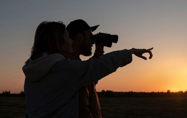 Що це було? У небі над Вінницею засяяв вражаючий світловий стовп (фото)