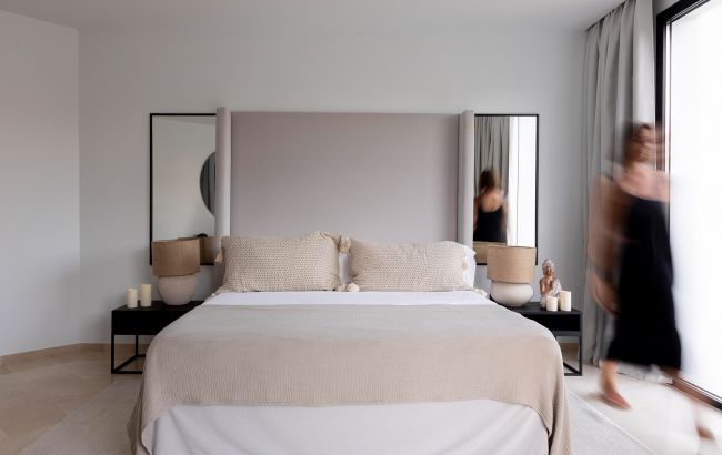 Почему нельзя ставить зеркало в спальне: народные приметы и научное объяснение