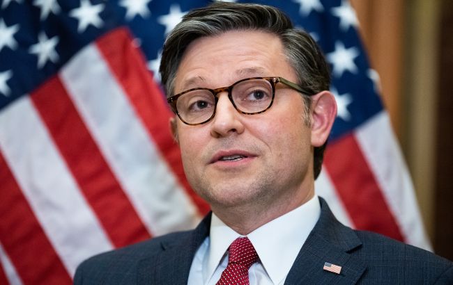 Став навколішки та помоливсь. NYT дізналося, як спікер Джонсон змінив позицію щодо України