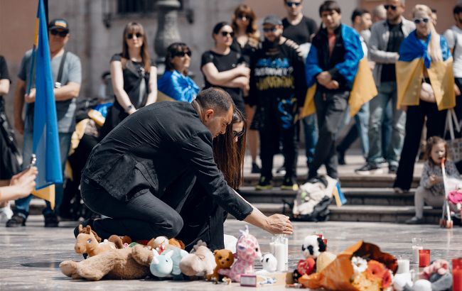 Лише труни та тиша: у Валенсії вшанували загиблих у Кривому Розі дітей