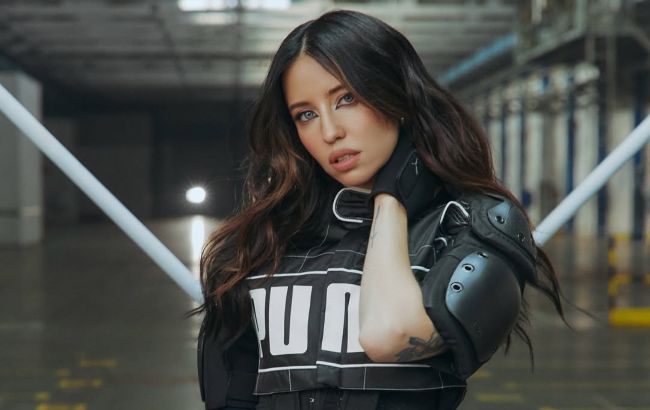 Літній лайфхак від Наді Дорофєєвої: як стильно носити купальник у місті (фото)