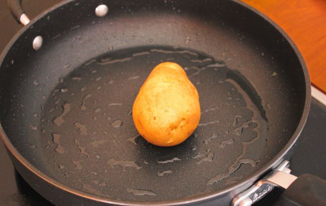Український шеф-кухар показав, як врятувати сковороду, до якої прилипає їжа