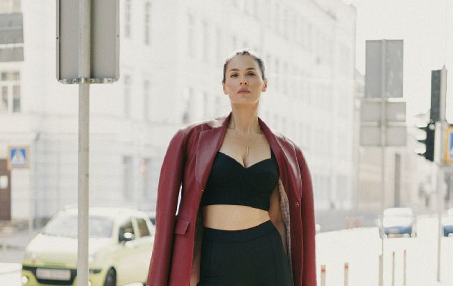 Єфросиніна в шкіряному корсеті потролила хейтерів, які цькують її за вік