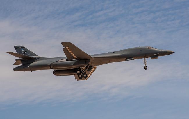 США поблизу КНДР провели повітряно-військові навчання з Японією і Південною Кореєю