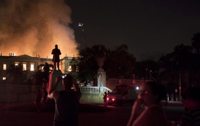 В Бразилии сгорел исторический музей с миллионами экспонатов