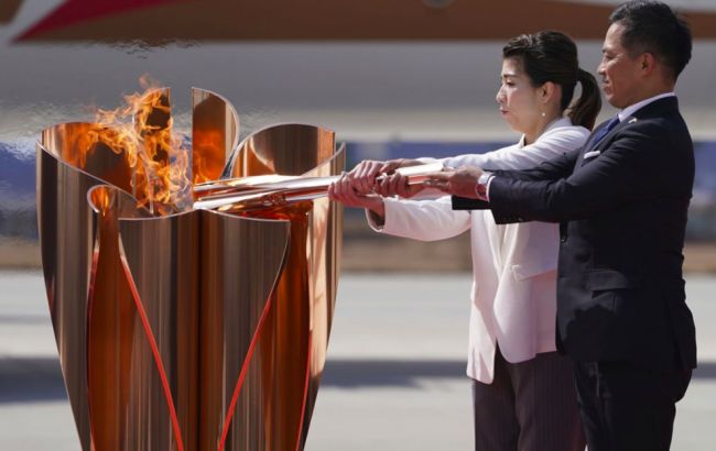 Олимпийский огонь с Греции доставили в Японию