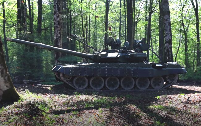 ЗСУ під Бахмутом знищили новітній російський танк Т-90 (відео)