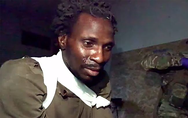 Росіяни, які воюють за Україну, взяли в полон африканця, що воював за РФ (відео)