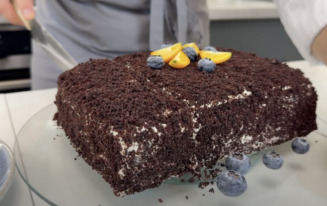 Смачний торт "Сметанник", який приготує навіть дитина: максимально легкий рецепт