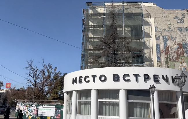 У Маріуполі росіяни знищили частину унікальної мозаїки "Підкорювачі космосу": фото