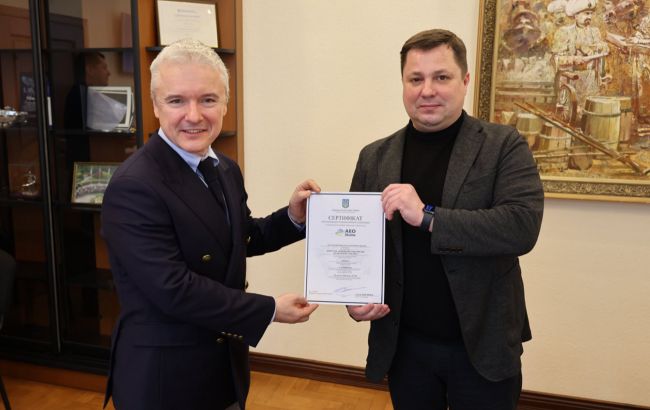 Найвищий ступінь довіри митниці: "Філіп Морріс Україна" отримала статус АЕО