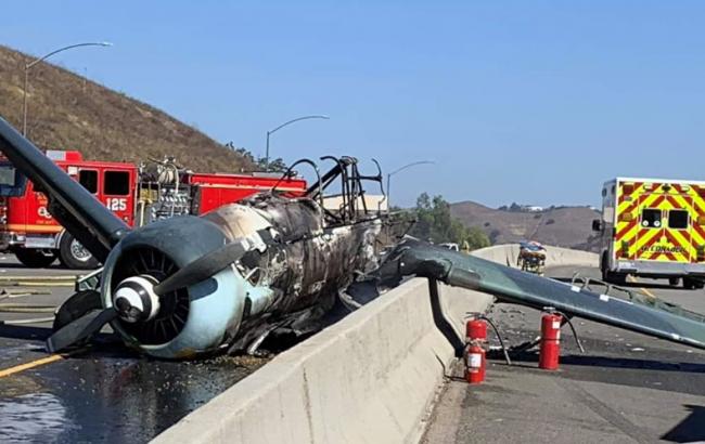 У США на автостраду впав раритетний літак