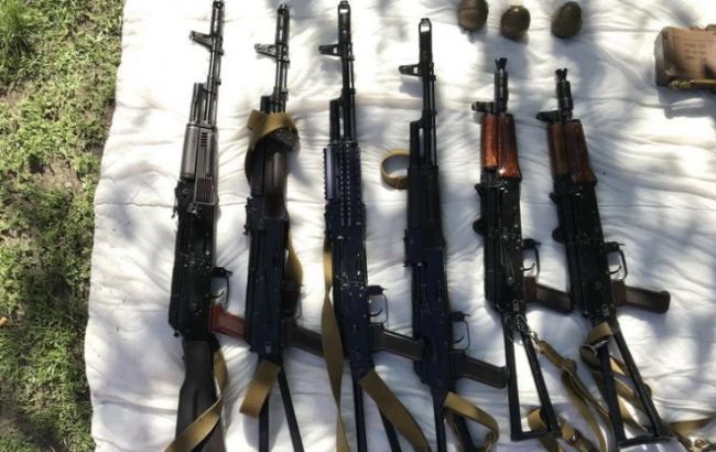 В Луганской обл. правоохранители изъяли арсенал оружия и взрывчатки