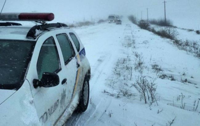 Из-за снегопада затруднено движение транспорта в 5 регионах