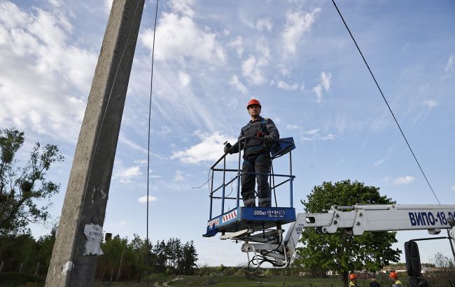 Виробництво збільшилось, але дефіцит залишається суттєвим: яка ситуація зі світлом в Україні