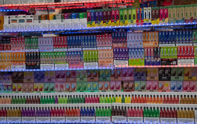 Контроль провален: 9 из 10 торговых центров открыто продают нелегальные вейпы