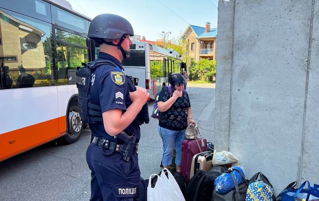 У Херсонській ОВА закликали евакуюватися мешканців лівобережжя