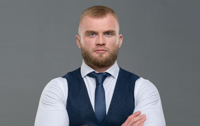 Довелося "ніжками з портфельчиком довго йти". Нардеп Дмитрук розповів, як втік з України