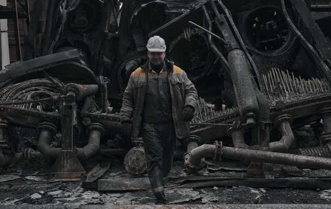 Фото, которые возвращают свет: Либеровы и ДТЭК открывают выставку в центре Киева