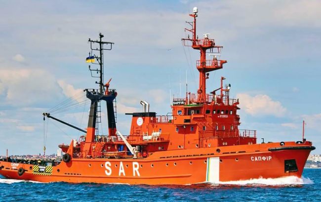 Захваченное оккупантами судно "Сапфир" стоит на дальнем причале Севастополя