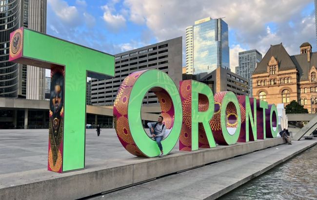 Гігантські товари, туалети та канабіс. Що здивувало українця в Торонто