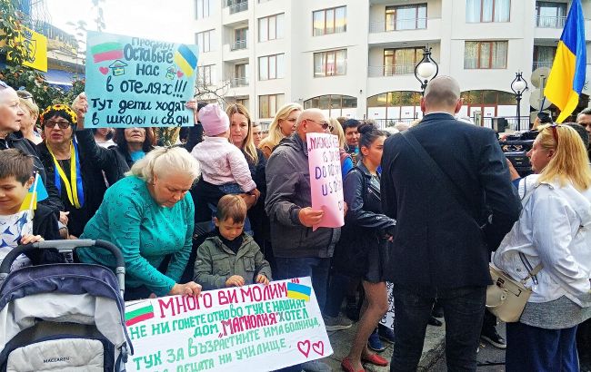 Українців у Болгарії знову селять у таборі для мігрантів: деталі