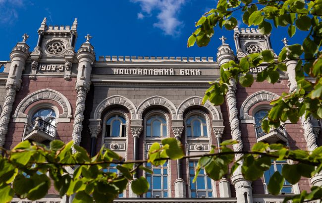 НБУ скоротив продаж валюти з резервів до мінімуму з квітня