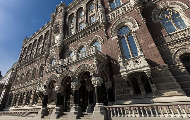 Почему уменьшаются золотовалютные резервы НБУ?