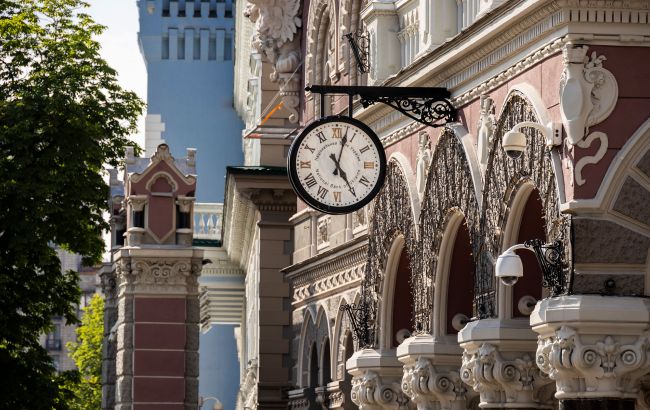 НБУ збільшив продаж доларів із резервів до максимуму з січня