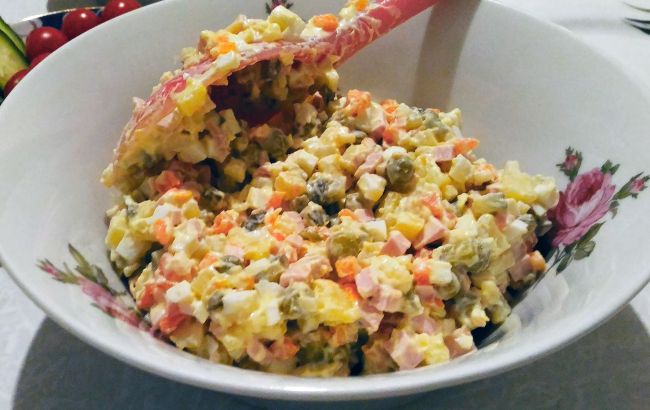 Ошибки в готовке "Оливье", которые никогда не допускают хорошие кулинары