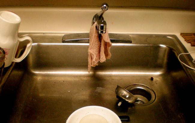 Как быстро почистить раковину и избавиться от ужасного запаха