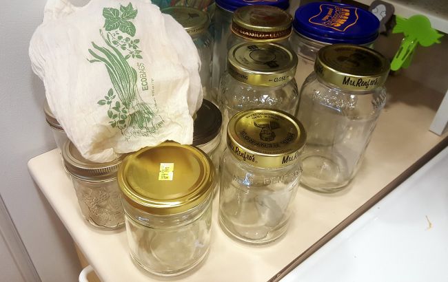 Ось чому не можна зберігати вдома порожні банки: запам'ятайте це