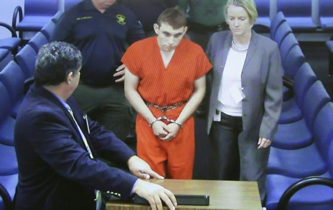 Стрелявший в школе во Флориде хочет отдать свое наследство семьям погибших