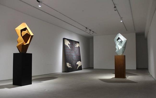 В арт-просторі FACE Foundation відкрилась виставка робіт відомого українського скульптора Олексія Золотарьова