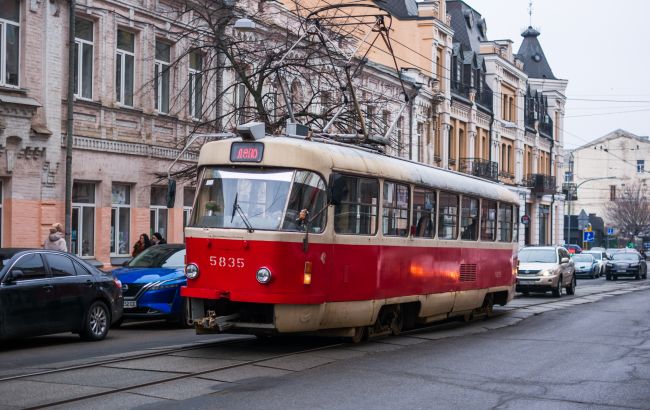 У Києві змінили графік руху трамваїв та шалені ціни на таксі: що відбувається 22 жовтня