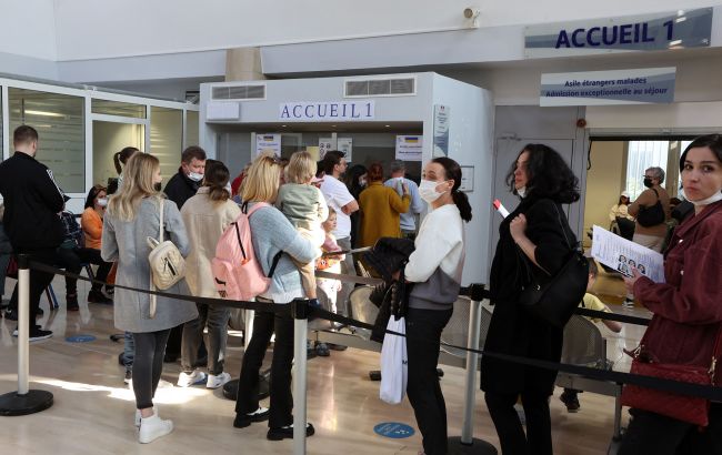 Безпрецедентний прийом. У Франції порахували витрати на українців за рік