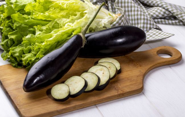 Кулинар поделился рецептом баклажанной икры "по-народному": пригодится микроволновка