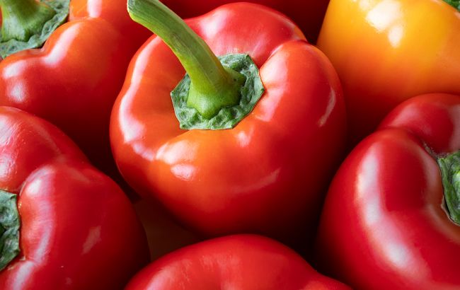 Простий трюк збереже солодкий перець свіжим і хрустким на кілька тижнів