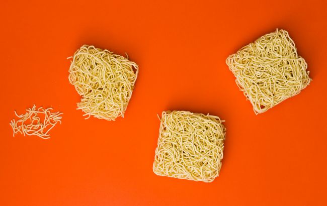 Чи справді шкідливо їсти локшину швидкого приготування: це корисно знати